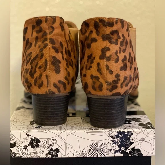 CHINESE LAUNDRY CORBIN CARMEL/BROWN SUEDE ANIMAL PRINT BOOTIES - Size 10 - Picture 5 of 10